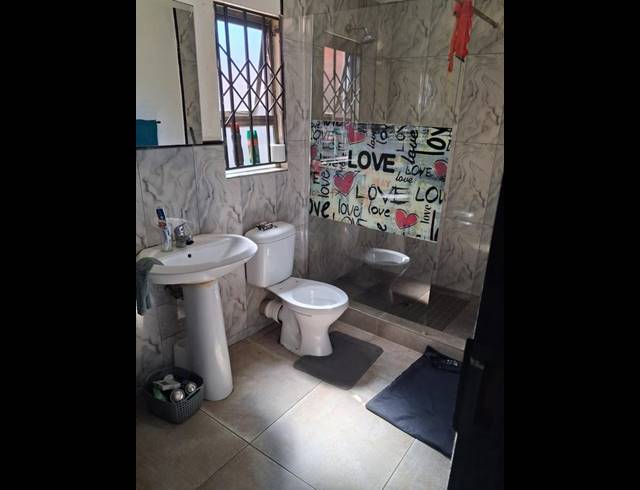 5 BEDROOM HOUSE FOR SALE IN PROTEA GLEN EXT